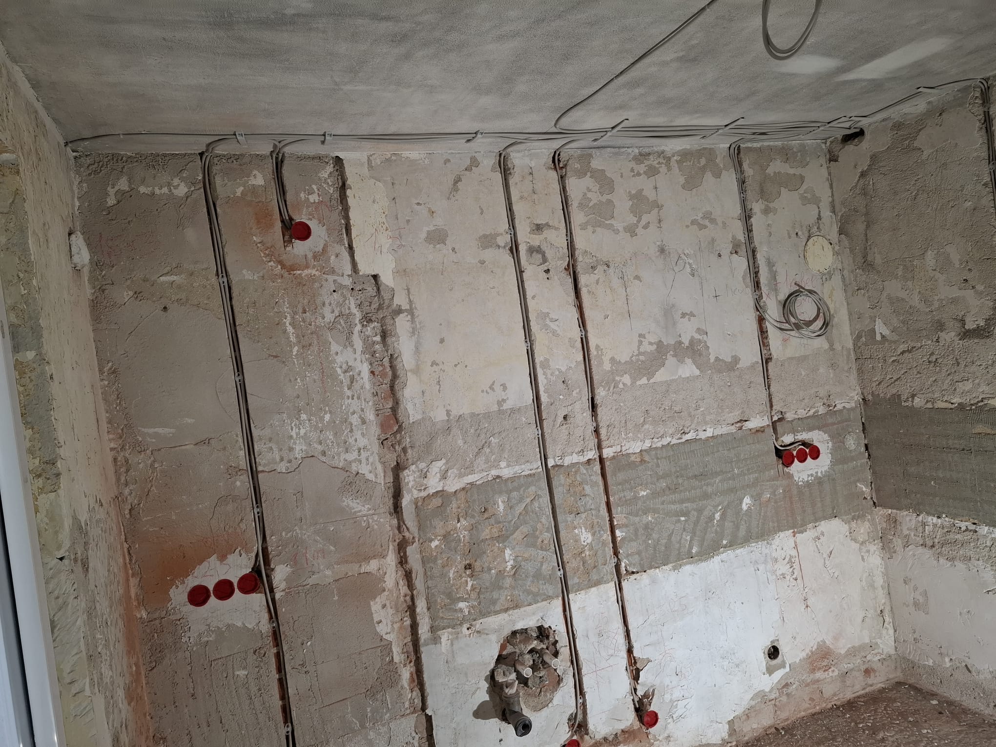 wir müssen ein defektes Erdkabel reparieren