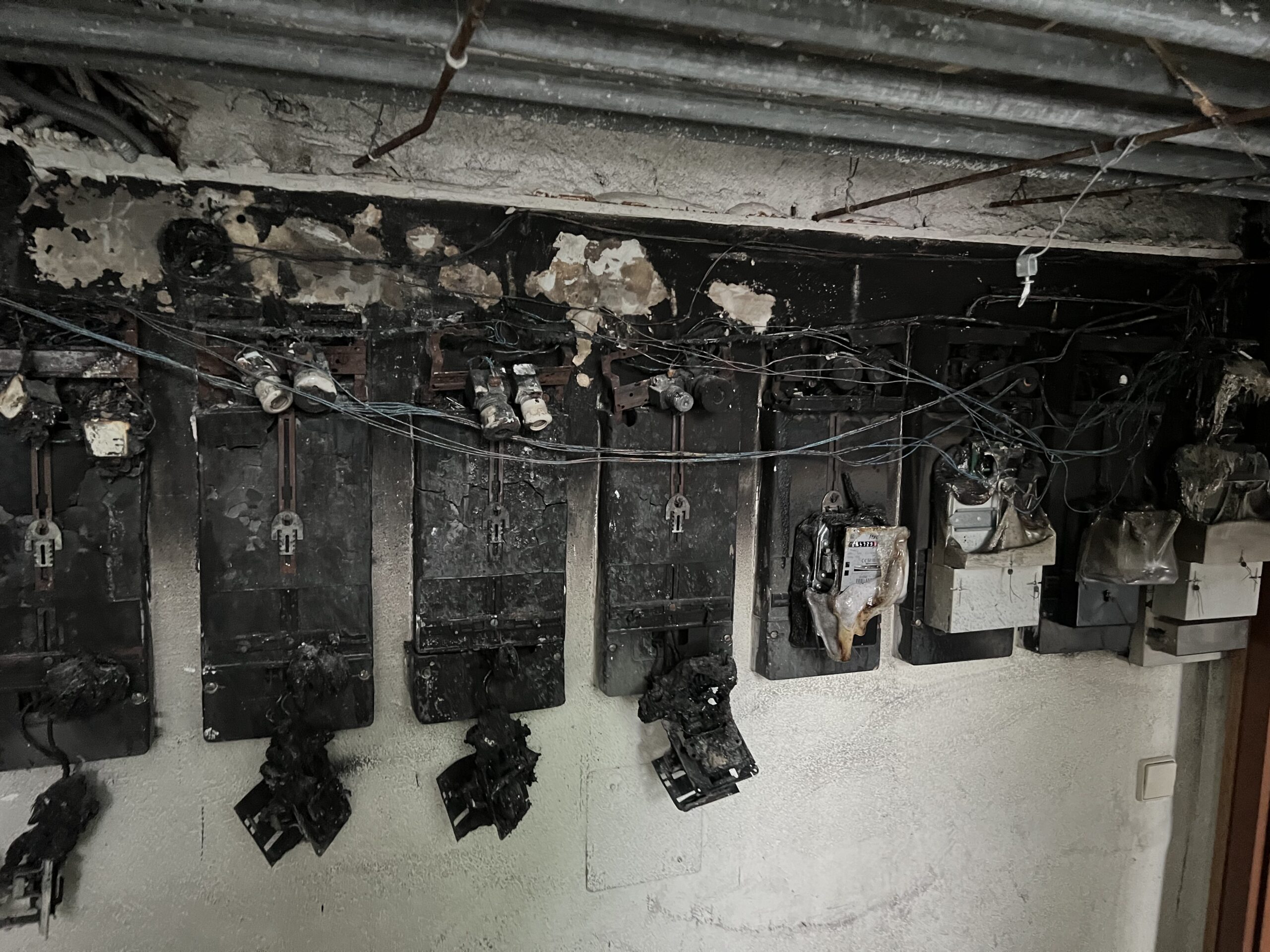 wir müssen ein defektes Erdkabel reparieren
