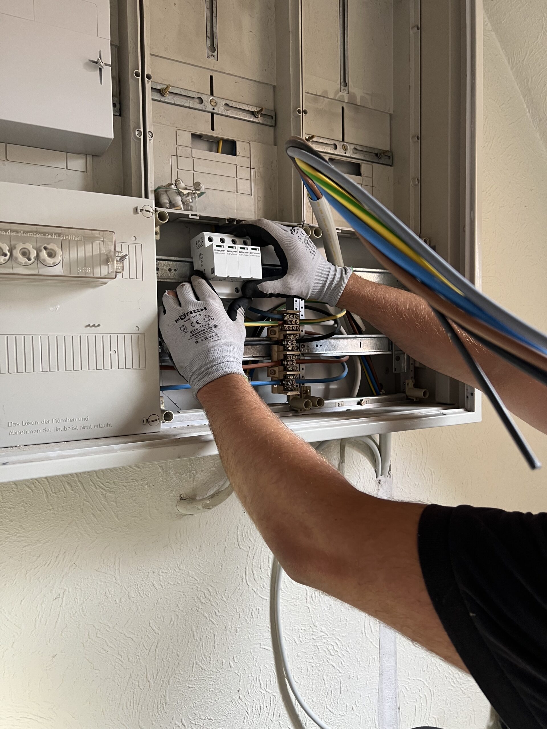 Micha installiert eine Wallbox